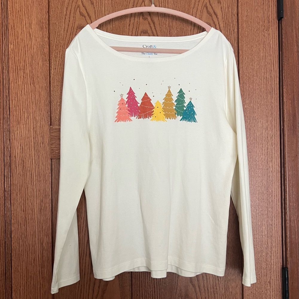 Festive rainbow Christmas T-shirt 100% cotton.